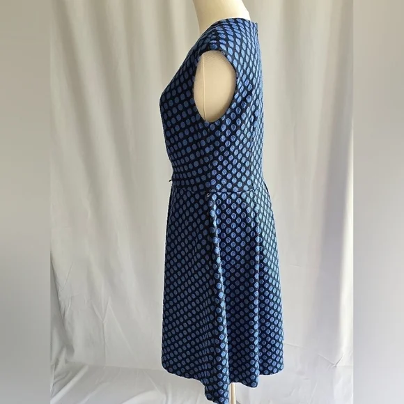 Maggy London Black Fit and Flare Sleeveless Mini Dress Blue Polka Dots Sz 10 - Picture 5 of 9